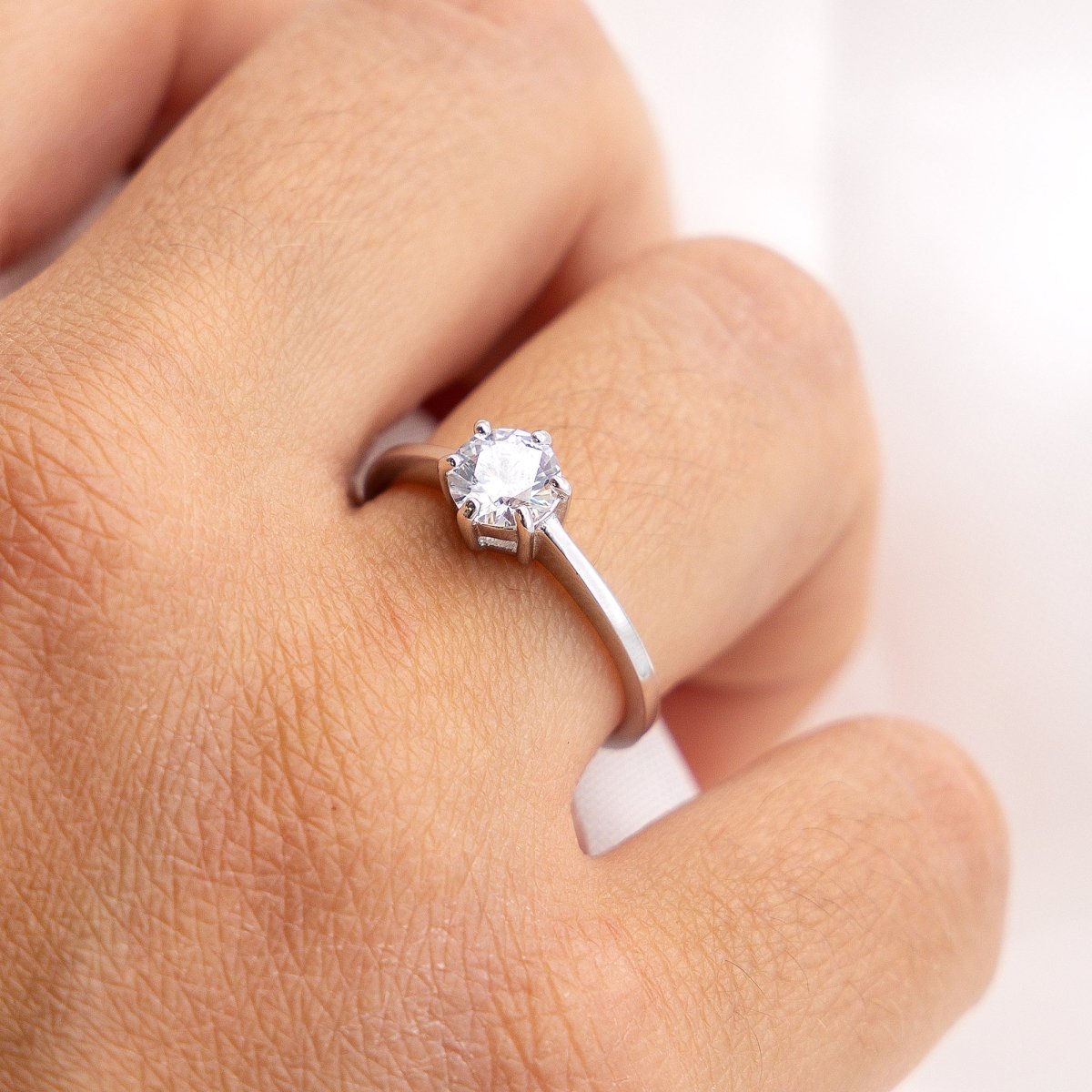 Ring Silber 925 rhodiniert mit weißem Zirkonia - Stein - Avrum